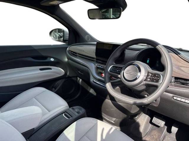 2025 Fiat 500e 42kWh Giorgio Armani Auto 3dr