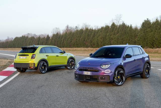 Abarth 600e 54kWh Auto 5dr SUV Electric Venom Black