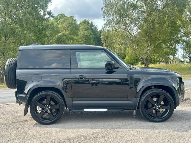 2023 Land Rover Defender 90 3.0 D250 Hard Top SE Auto