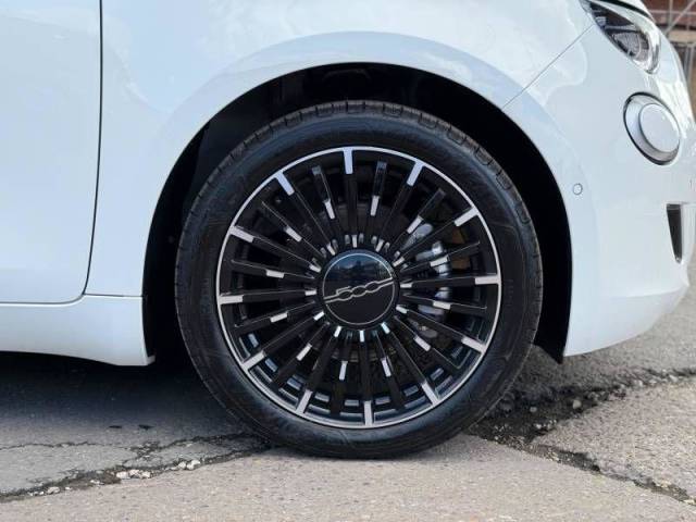 2025 Fiat 500e 0.0 87kW 42kWh 3dr Auto