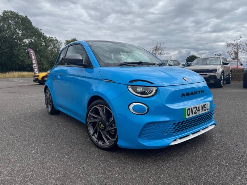 ABARTH 500E 2024 (24)